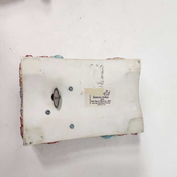 Vintage 3D Floral and Angel Ceramic Musical Jewelry Box Wind Beneath my Wings - Picture 8 of 12